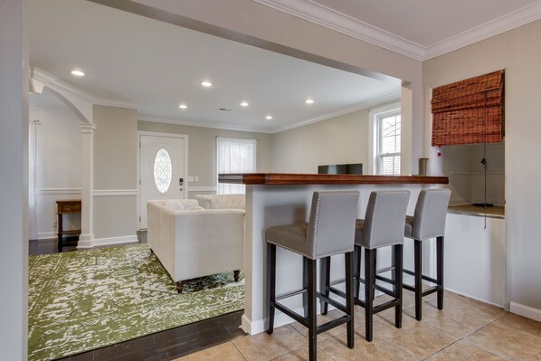 House, Multiple Beds, Hot Tub | Private kitchen | Fridge, microwave, oven, stovetop