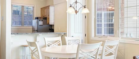 Condo, Multiple Beds, Balcony, Mountain View (Sunset Retreat) | Dining