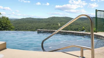 Außenpool (je nach Saison geöffnet)