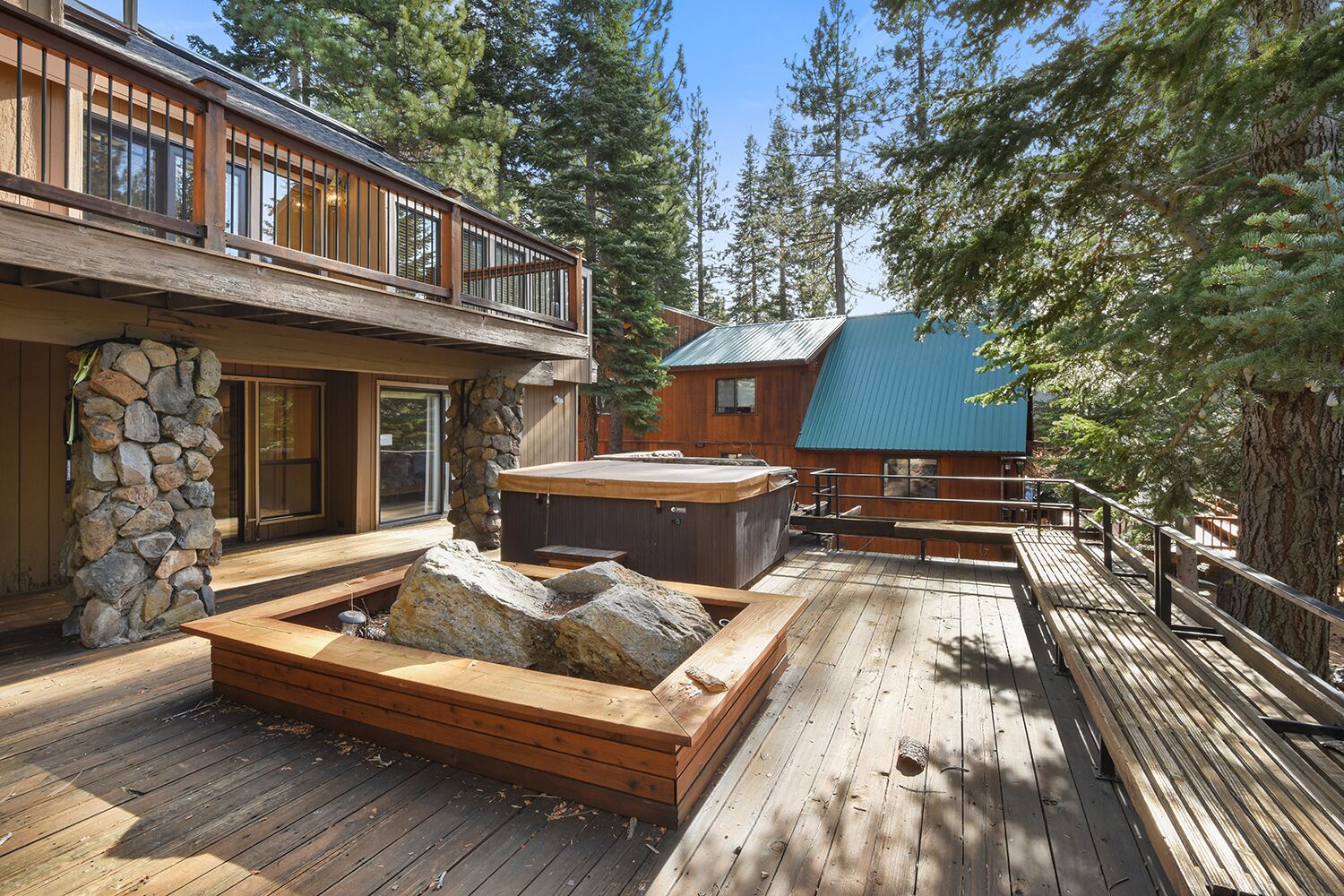 Hus, flere senger, spabadekar | Balkong