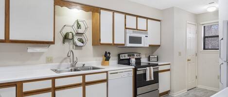 2 bedrooms, individually decorated, individually furnished, desk