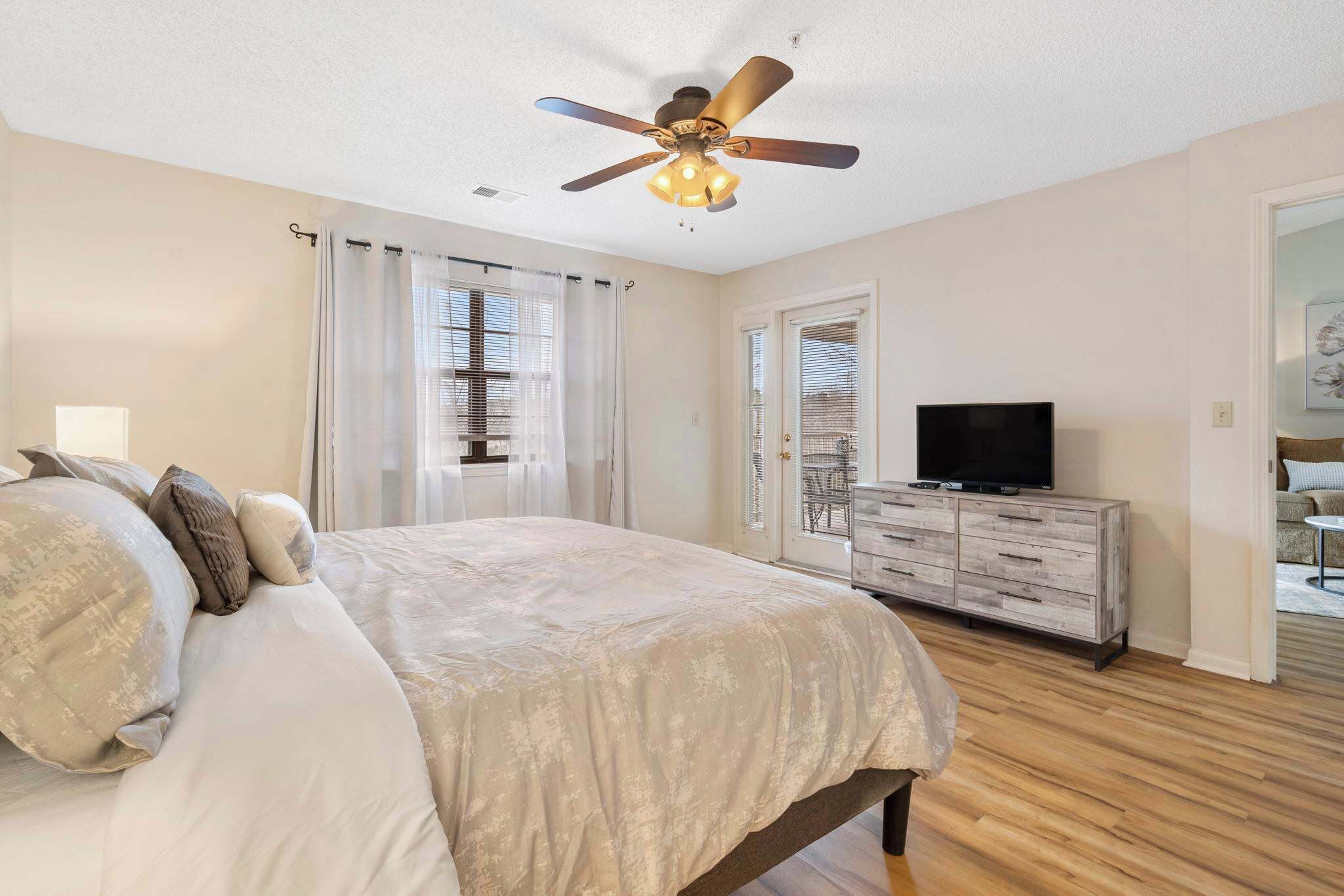 公寓客房, 多張床, 陽台, 花園景觀 (Skyline View at the Foothills) | 2 間 臥室、獨特裝潢、布置獨特、書桌