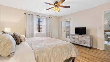 Kondominium, Beberapa Tempat Tidur, balkon, pemandangan kebun (Skyline View at the Foothills) | 2 kamar tidur dan didekorasi berbeda-beda