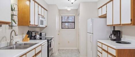 Condo, Multiple Beds, Balcony, Garden View (Skyline View at the Foothills) | Private kitchen | Coffee/tea maker