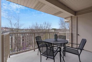 Condo, Multiple Beds, Balcony, Garden View (Skyline View at the Foothills) | Outdoor dining