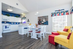 獨棟房屋, 多張床, 庭院 (Cozy Retreat on Lake LBJ) | 私人廚房 | 電冰箱、微波爐、烤箱、爐台