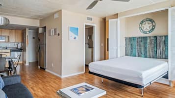 Studio Suite, Beberapa Tempat Tidur, balkon, pemandangan samudra | Didekorasi berbeda-beda dan dilengkapi dengan perabotan berbeda-beda