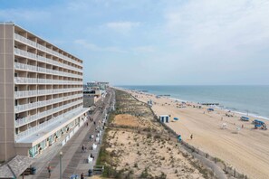 Beach nearby - Seaside Star On The Boardwalk! (Rehoboth Beach)
