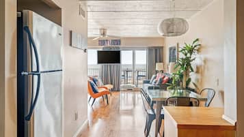 Studio Suite, Multiple Beds, Balcony, Ocean View | Interior