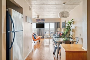 Studio Suite, Multiple Beds, Balcony, Ocean View | Interior