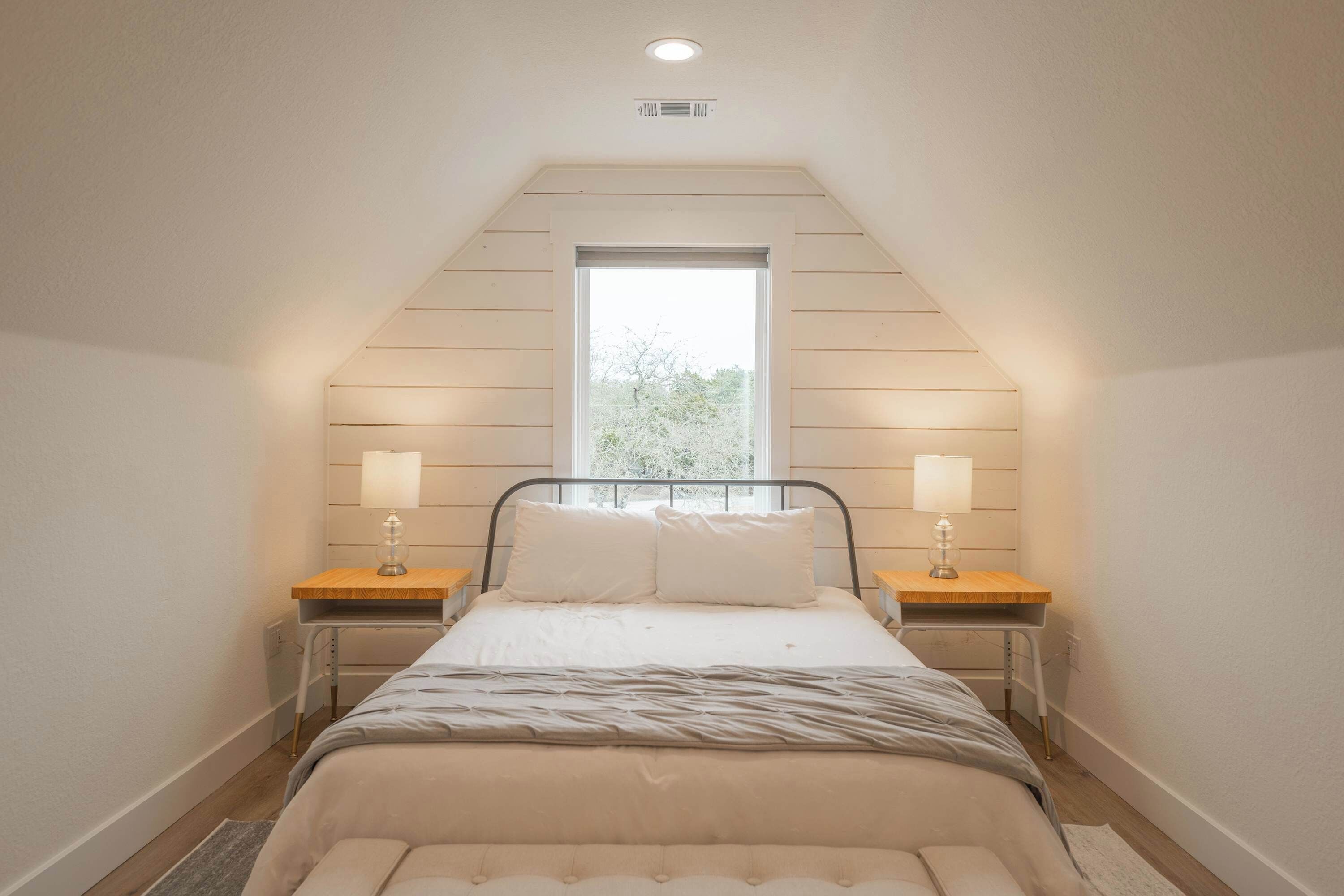 Studio Suite, 1 Queen Bed, Garden View (Scarlet Ridge Retreat) | 1 bedroom, individually decorated, individually furnished, desk