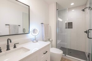 Studio Suite, 1 Queen Bed, Garden View (Scarlet Ridge Retreat) | Bathroom | Shower, hair dryer, towels