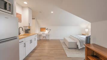 Studio Suite, 1 Queen Bed, Garden View (Scarlet Ridge Retreat) | 1 bedroom, individually decorated, individually furnished, desk