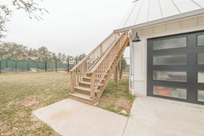 Studio Suite, 1 Queen Bed, Garden View (Scarlet Ridge Retreat) | Exterior - Scarlet Ridge Retreat - Near Wineries & DT Austin! (Austin)