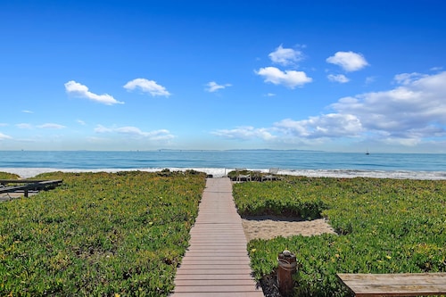 Garden Cottage - Miramar Beach With Shared Deck