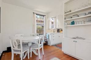 House, 1 Queen Bed with Sofa bed, Patio, Ocean View (Garden Cottage at Miramar Beach) | Dining