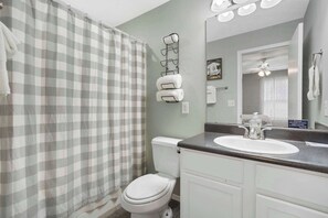Condo, Multiple Beds, Balcony, Garden View (Rockwall Lodge) | Bathroom | Combined shower/tub, hair dryer, towels
