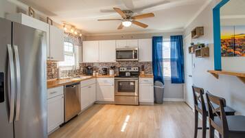 House, Multiple Beds, Kitchen | Private kitchen | Fridge, microwave, oven, stovetop