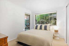 4 habitaciones, tabla de planchar con plancha, wifi y ropa de cama