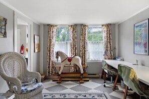 Interior - Berkshires Family Inn – For Getaways & Big Groups! Walkable to Butternut! (Great Barrington)