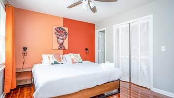 2 bedrooms, desk, iron/ironing board, WiFi