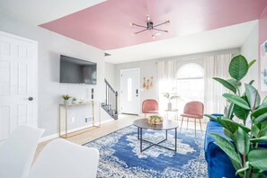 TV - Entire Home in Norcross, Newly Upgraded (Norcross)