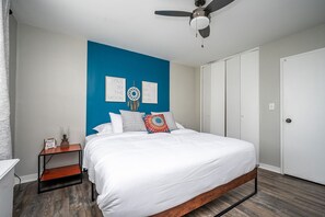2 bedrooms, desk, iron/ironing board, WiFi