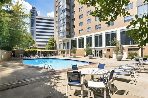 Upgraded Apartment Near ATL Attractions