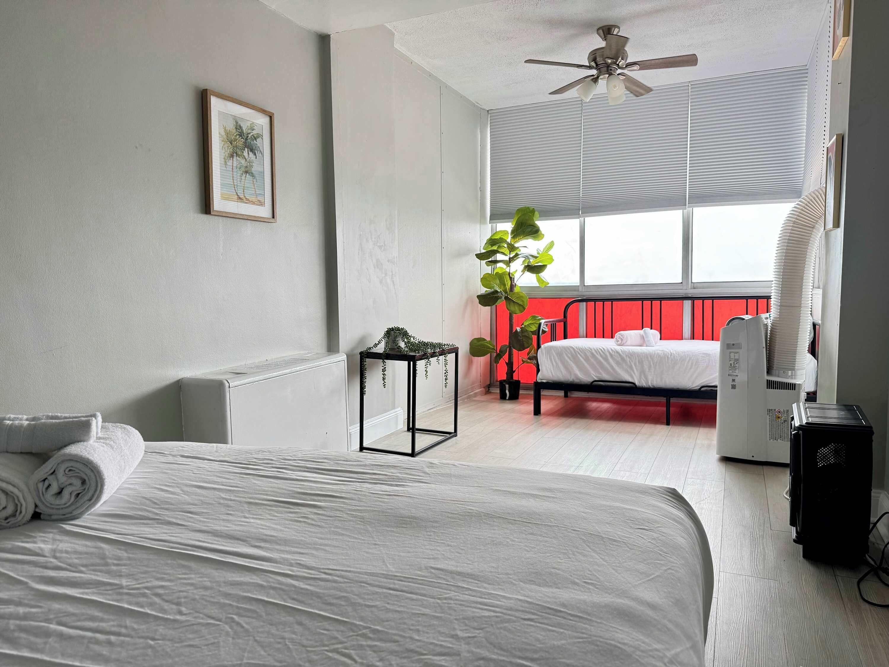 2 bedrooms, desk, iron/ironing board, WiFi