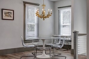 Nicht klassifiziertes Bild, 2 von 32, Schaltfläche