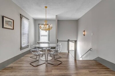 DT Historic Home - Walk to the Stadium and Dailys!