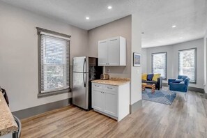 Unclassified image, 4 of 32, button