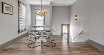 DT Historic Home - Walk to the Stadium and Dailys!