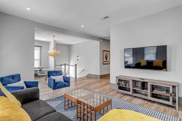 Unclassified image, 1 of 32, button