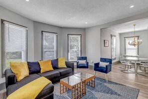 Unclassified image, 2 of 32, button