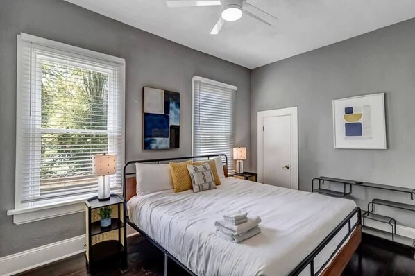 4 bedrooms, desk, iron/ironing board, travel crib