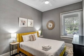 4 bedrooms, desk, iron/ironing board, travel crib