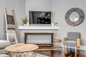 Unclassified image, 2 of 33, button