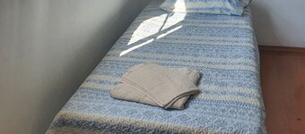 Apt. 1 quiet and safe, well located.