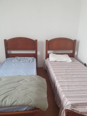 2 habitaciones, tabla de planchar con plancha y wifi gratis 