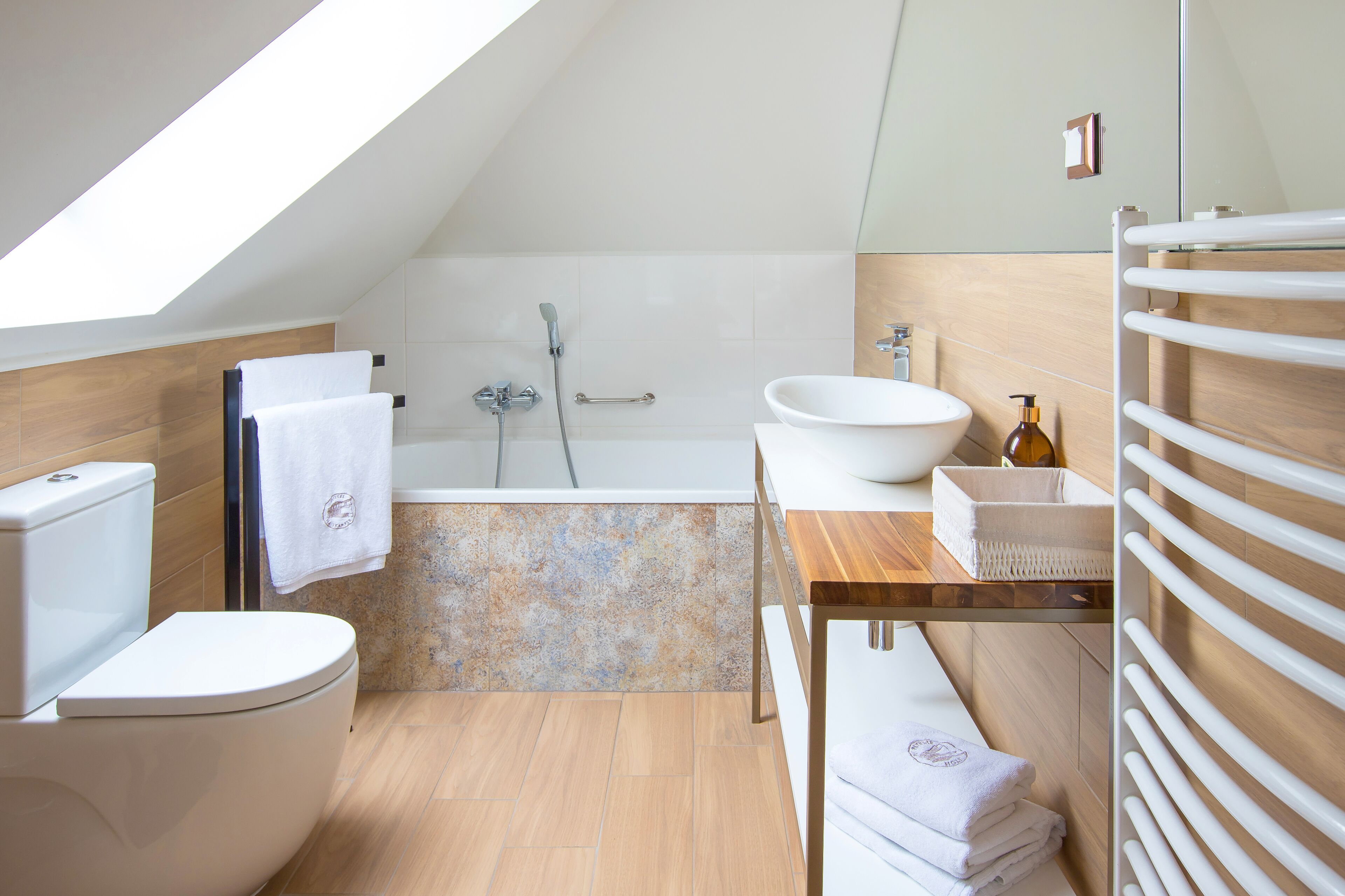 Standard Single Room | Bathroom | Towels