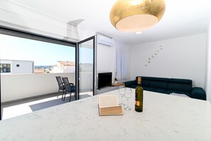 Apartment | Living area | 32-inch LED TV with satellite channels - Laura apartment (Trogir)