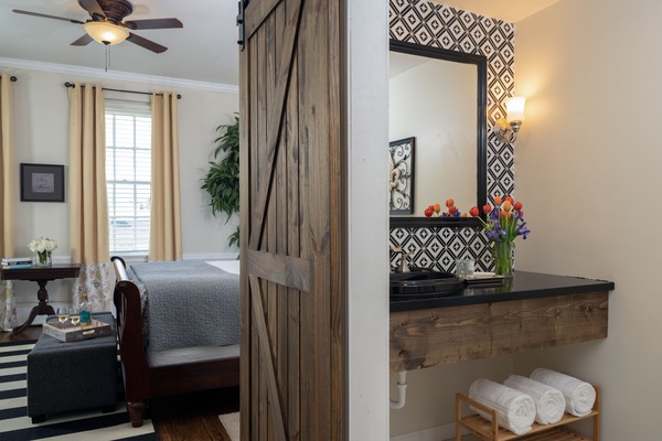 Deluxe Room | Individually decorated, individually furnished, iron/ironing board