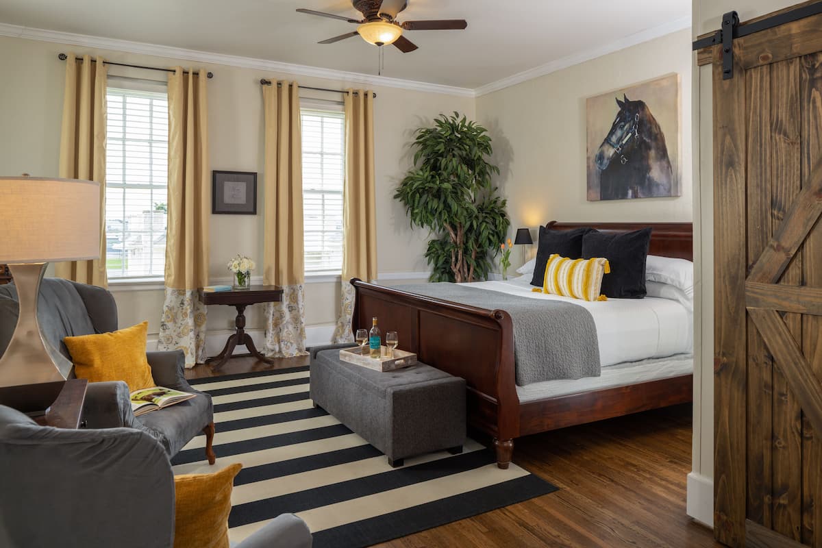 Deluxe Room | Individually decorated, individually furnished, iron/ironing board