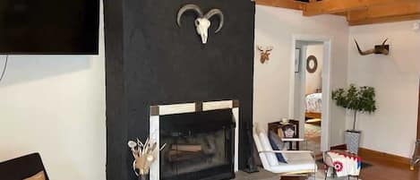 TV, peis og kontorer