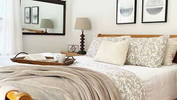 2 bedrooms, iron/ironing board, WiFi, bed sheets
