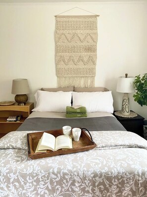 2 bedrooms, iron/ironing board, WiFi, bed sheets - Catskills Cabin with Hot Tub near Hiking (Shandaken)