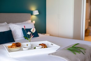 4 bedrooms, in-room safe, iron/ironing board, free WiFi