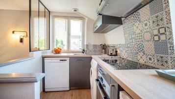 Réfrigérateur, micro-ondes, four, lave-vaisselle