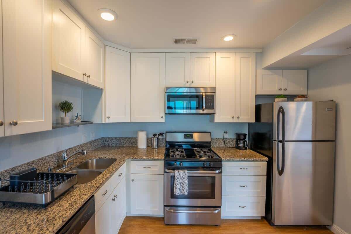 Fridge, stovetop, dishwasher, coffee/tea maker